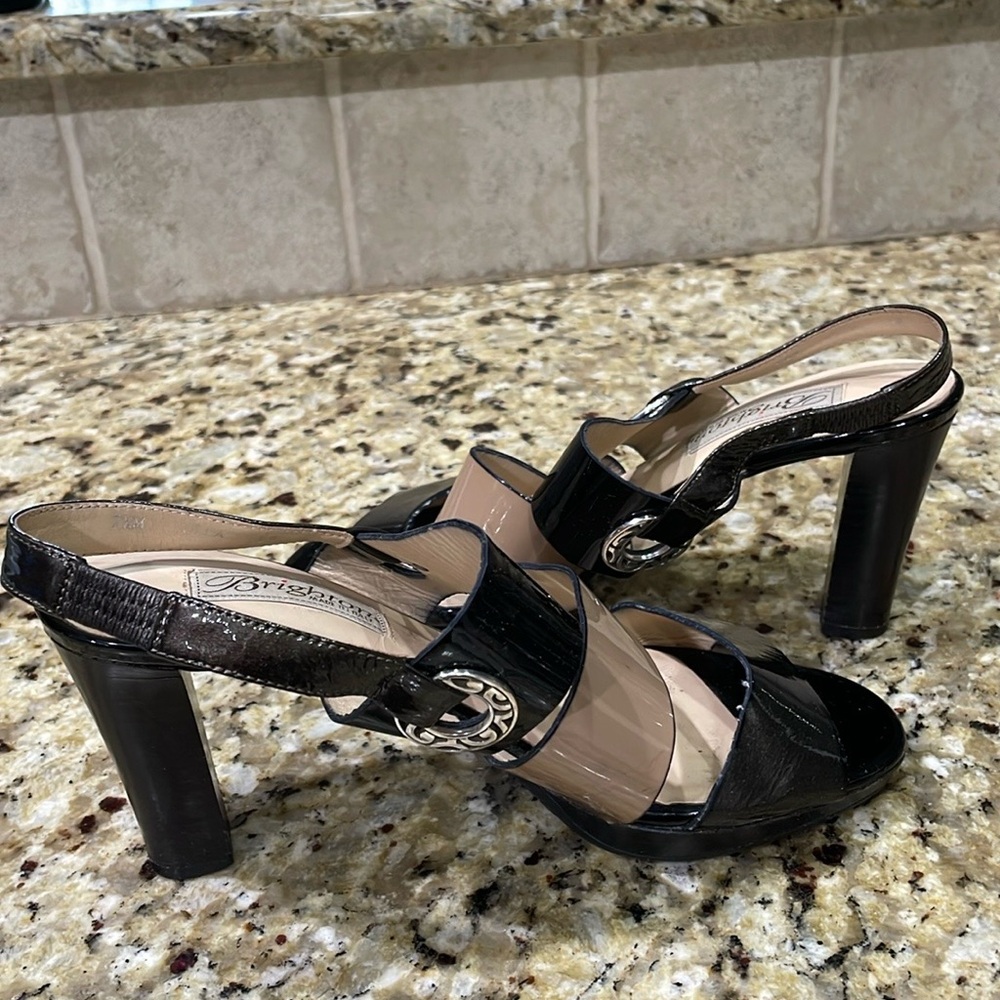 BRIGHTON VILLA patent leather sling back heels.  7.5M - Picture 5 of 8